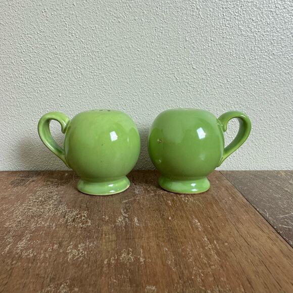 Vintage Ceramic Pale Green Handled Rounded Salt and‎ Pepper Shakers - Picture 1 of 9